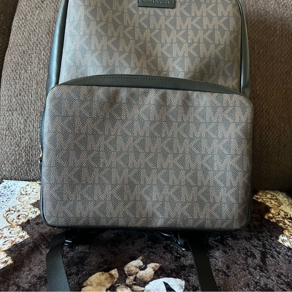 MICHAEL KORS Signature Canvas Everett Large Adjustable Padded Straps Backpack - Picture 5 of 16